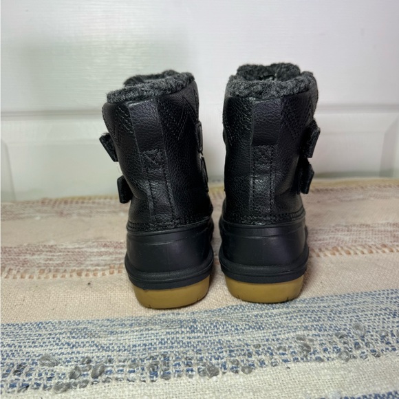 Cat & Jack Black Boots with Gray Lining - Picture 4 of 6